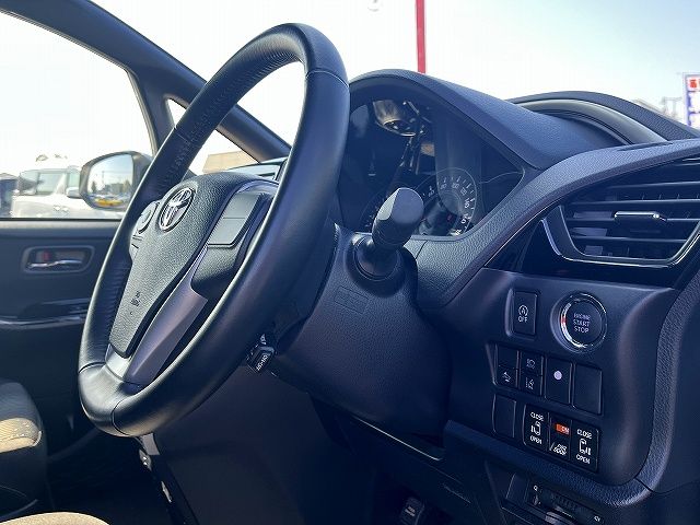 TOYOTA VOXY 2019 Image 31