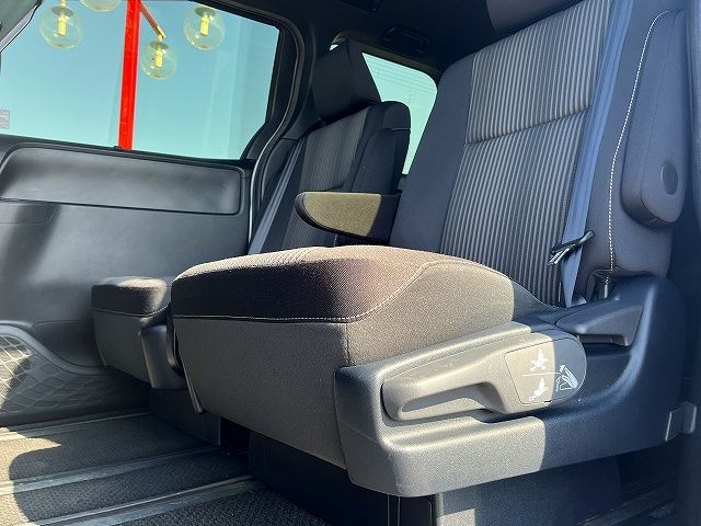 TOYOTA VOXY 2019 Image 31
