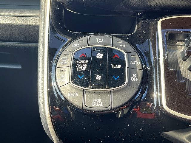 TOYOTA VOXY 2019 Image 31