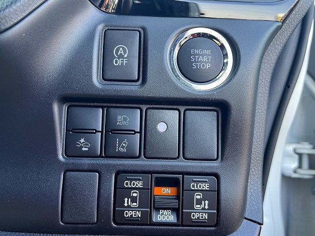 TOYOTA VOXY 2019 Image 31