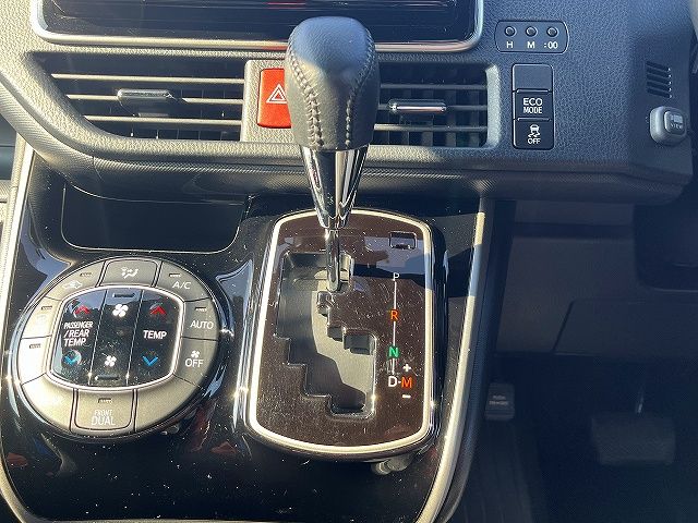 TOYOTA VOXY 2019 Image 31