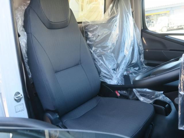 MITSUBISHI CANTER 2025 Image 31