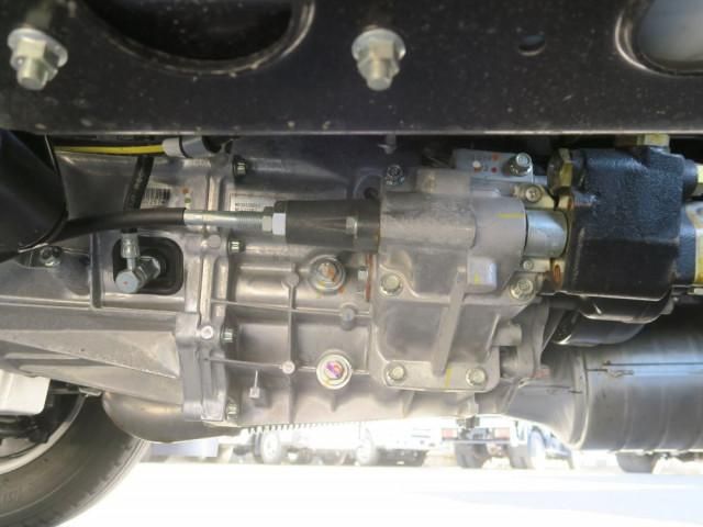 MITSUBISHI CANTER 2025 Image 31