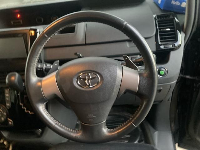 TOYOTA VOXY 2009 Image 31