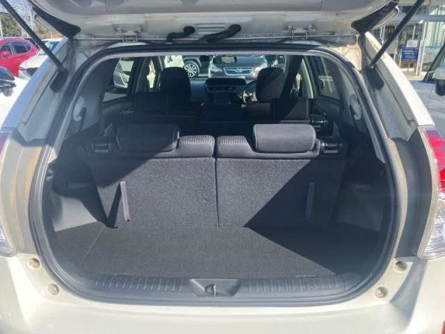 TOYOTA PRIUS ALPHA 2016 Image 31