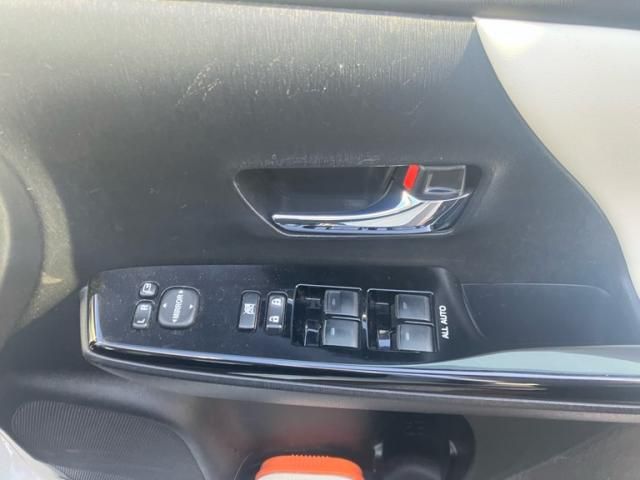 TOYOTA PRIUS ALPHA 2016 Image 31