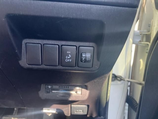 TOYOTA PRIUS ALPHA 2016 Image 31