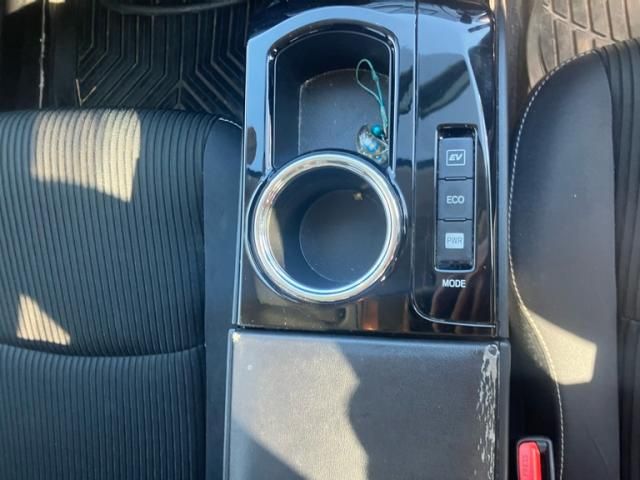 TOYOTA PRIUS ALPHA 2016 Image 31