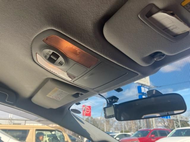 TOYOTA PRIUS ALPHA 2016 Image 31