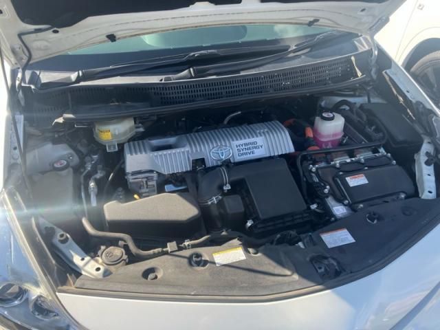 TOYOTA PRIUS ALPHA 2016 Image 31