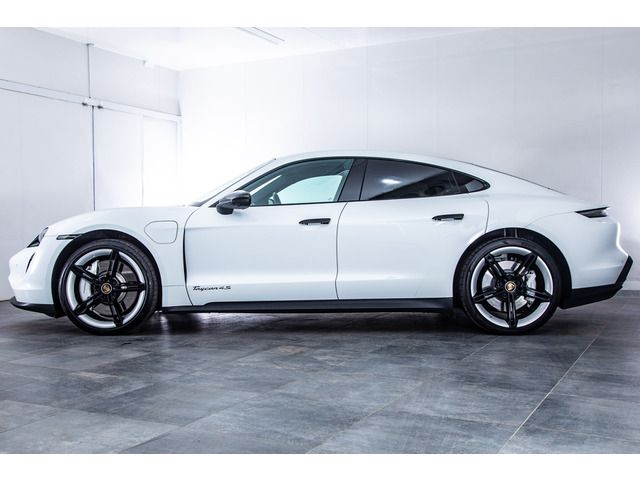 PORSCHE TAYCAN 2021 Image 31