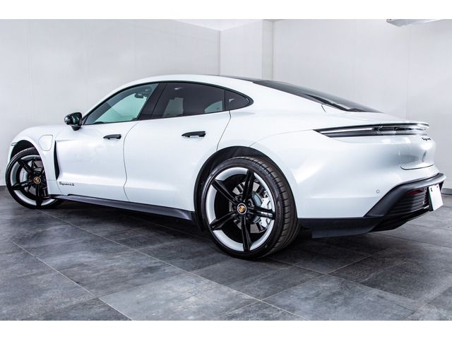 PORSCHE TAYCAN 2021 Image 31