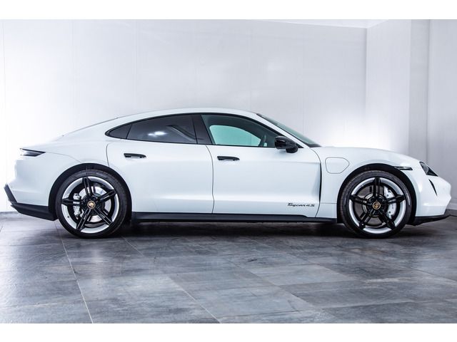 PORSCHE TAYCAN 2021 Image 31