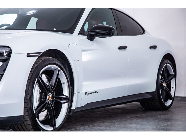 PORSCHE TAYCAN 2021 Image 31