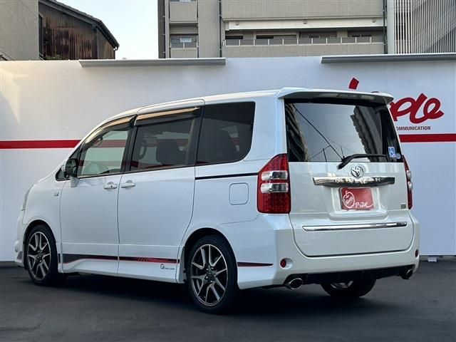 TOYOTA NOAH 2011 Image 31