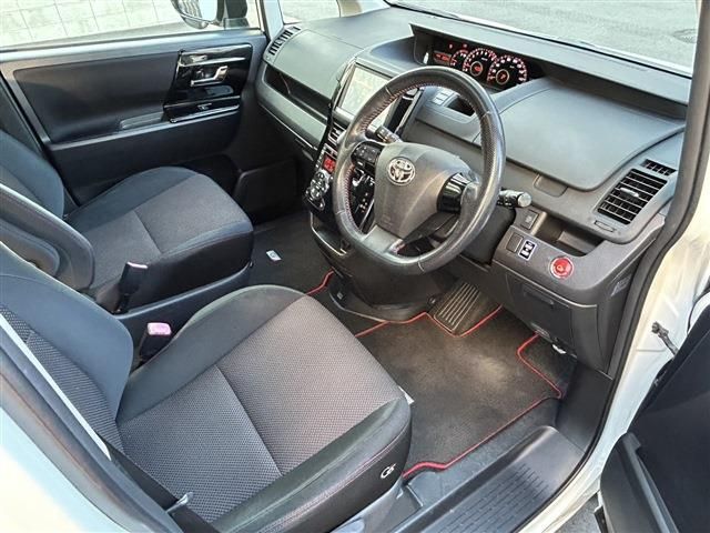 TOYOTA NOAH 2011 Image 31