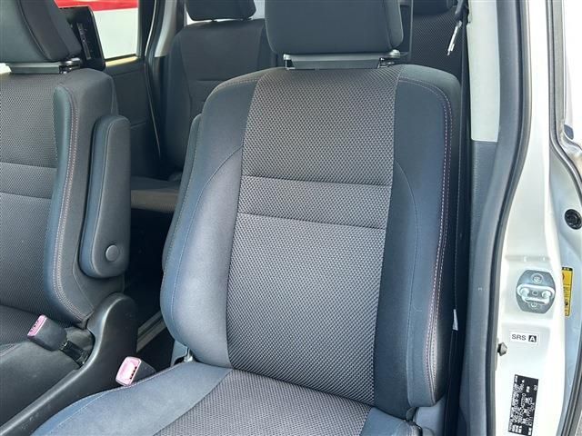 TOYOTA NOAH 2011 Image 31