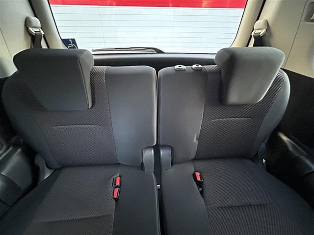 TOYOTA NOAH 2011 Image 31