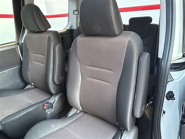 TOYOTA NOAH 2011 Image 31