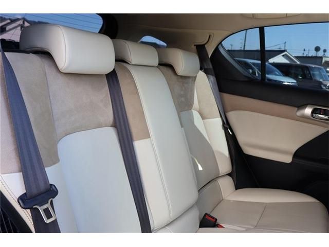 TOYOTA LEXUS CT200H 2018 Image 31