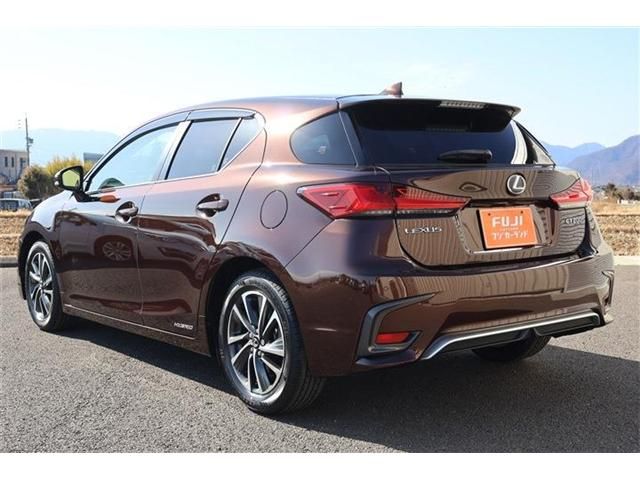 TOYOTA LEXUS CT200H 2018 Image 31