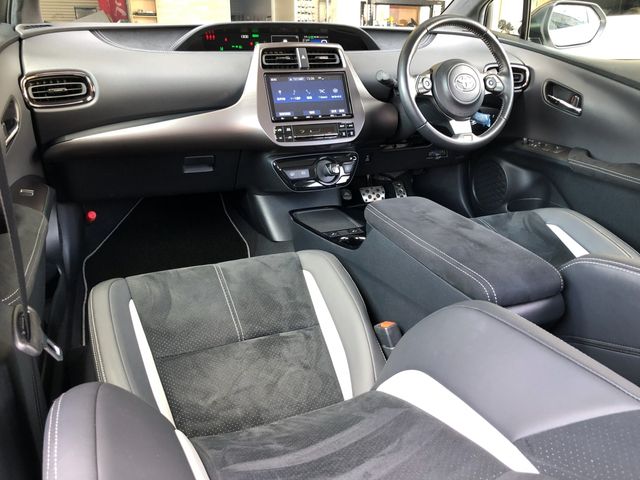 TOYOTA PRIUS PHV 2020 Image 31