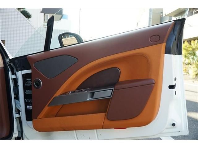 ASTON MARTIN ラピード 2016 Image 31