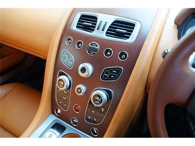 ASTON MARTIN ラピード 2016 Image 31