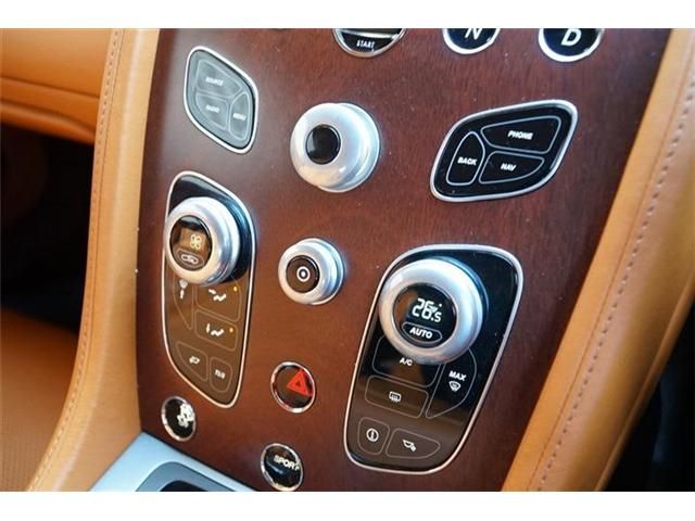 ASTON MARTIN ラピード 2016 Image 31