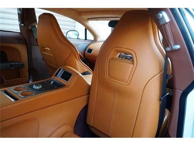 ASTON MARTIN ラピード 2016 Image 31