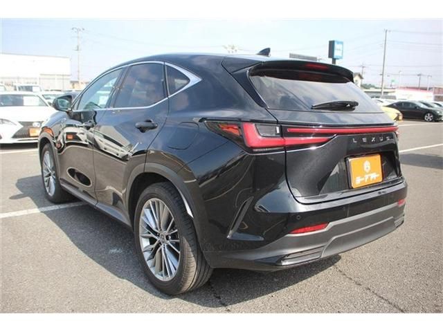 TOYOTA LEXUS NX350H 2022 Image 31