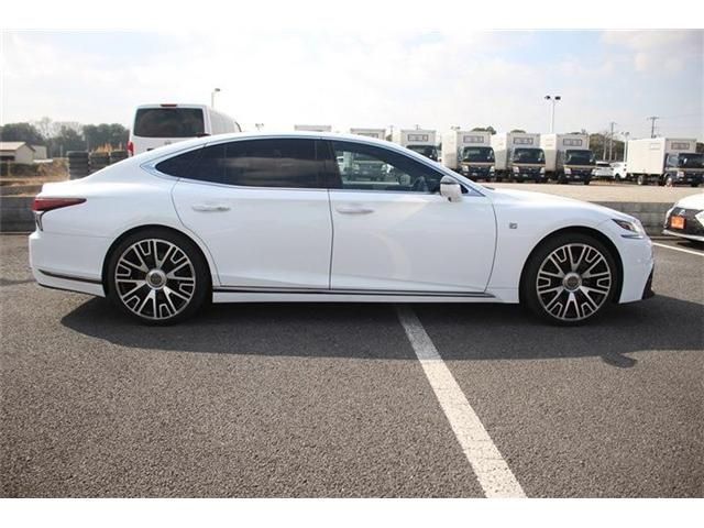 TOYOTA LEXUS LS500 2017 Image 31