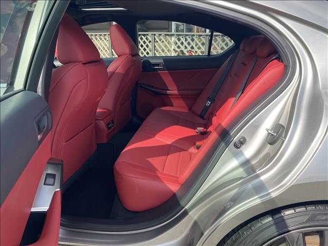 TOYOTA LEXUS IS300H 2021 Image 31