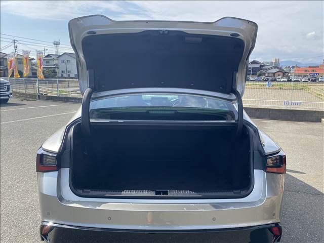 TOYOTA LEXUS IS300H 2021 Image 31