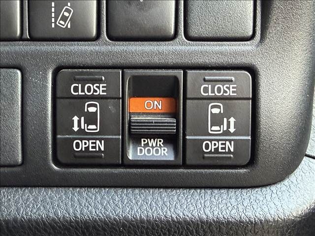 TOYOTA VOXY 2019 Image 31