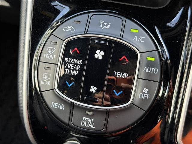 TOYOTA VOXY 2019 Image 31