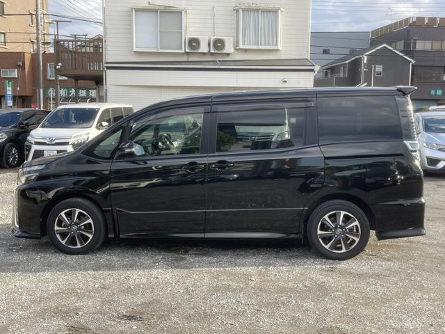 TOYOTA VOXY 2017 Image 31