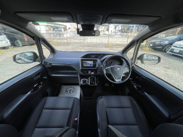 TOYOTA VOXY 2017 Image 31