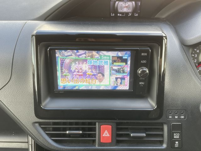 TOYOTA VOXY 2017 Image 31