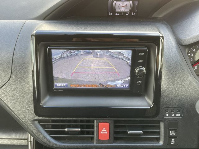 TOYOTA VOXY 2017 Image 31