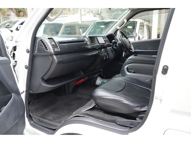 TOYOTA REGIUSACE VAN 2WD 2013 Image 31