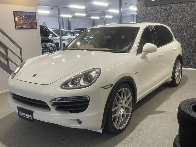 PORSCHE CAYENNE 2011 Image 31