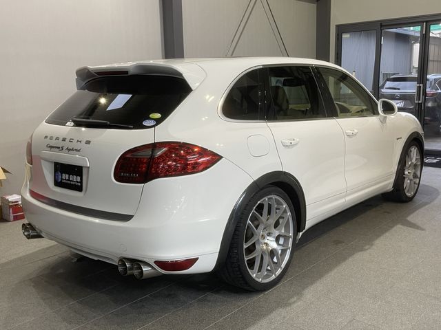 PORSCHE CAYENNE 2011 Image 31