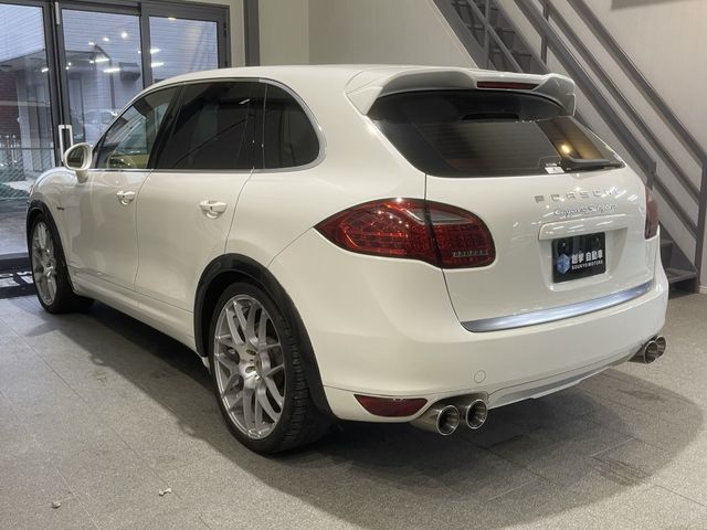 PORSCHE CAYENNE 2011 Image 31