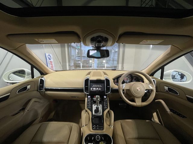 PORSCHE CAYENNE 2011 Image 31