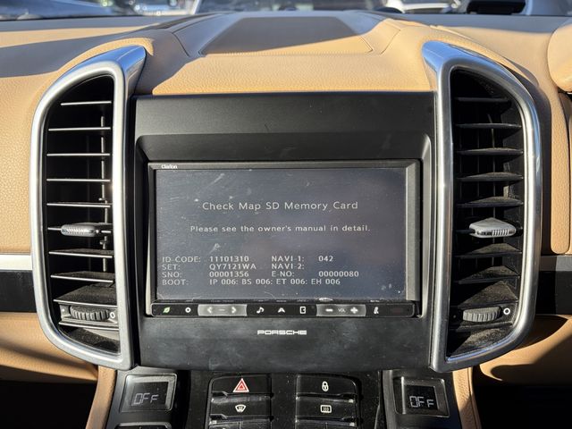 PORSCHE CAYENNE 2011 Image 31