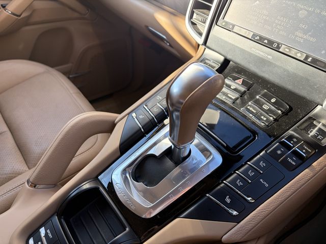 PORSCHE CAYENNE 2011 Image 31