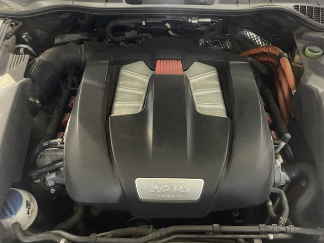 PORSCHE CAYENNE 2011 Image 31