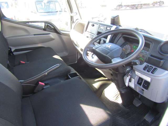 MITSUBISHI CANTER 2018 Image 31