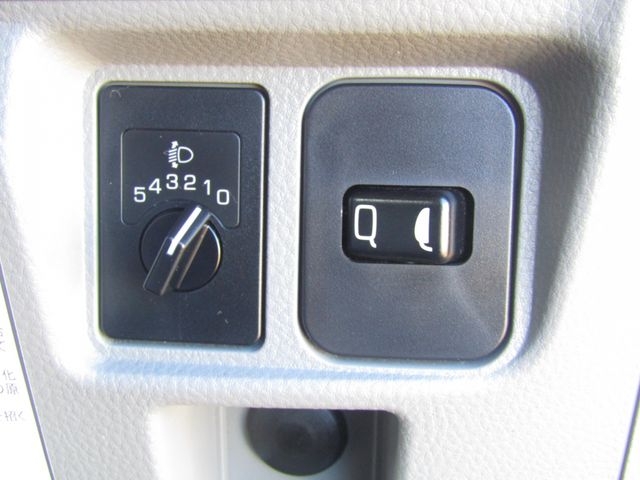 MITSUBISHI CANTER 2018 Image 31